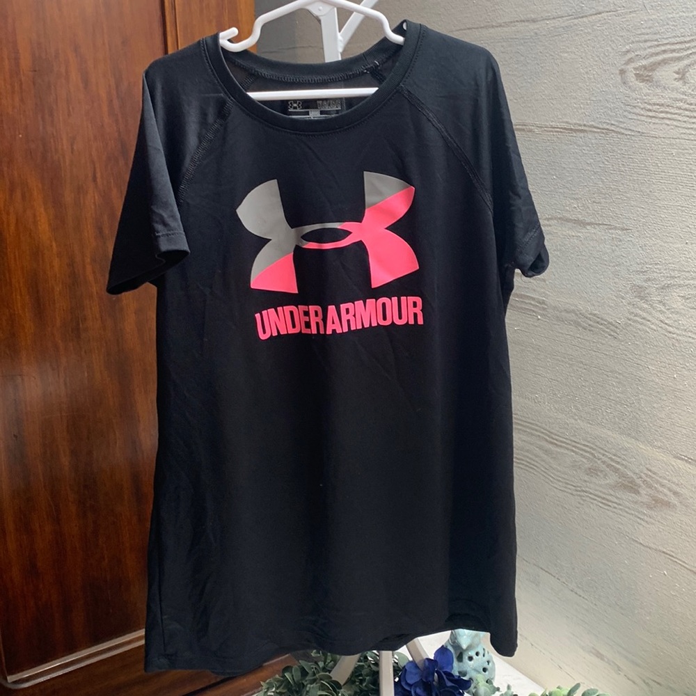 Kids Under Armour heat gear black pink shirt sleeve shirt size L